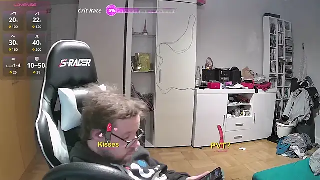 Snapshot of larsgessner30 chatting on November 2025 10:32:02 PM larsgessner30 online show from November 2025 10:32:02 PM