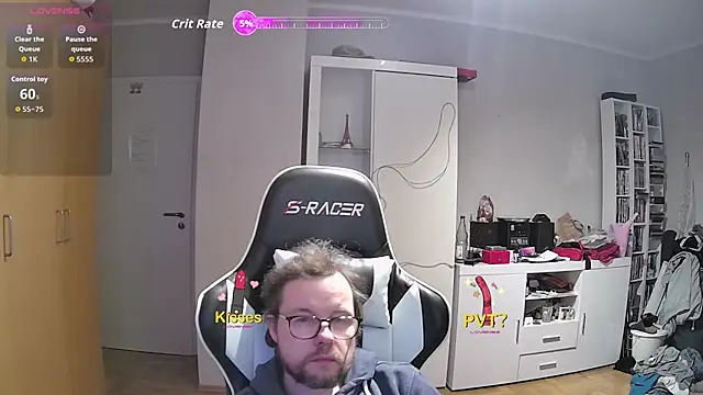 Snapshot of larsgessner30 chatting on November 2025 06:29:01 PM larsgessner30 online show from November 2025 06:29:01 PM