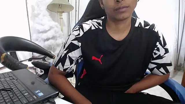 yohatinelly07 online show from November 2025 08:33:02 PM