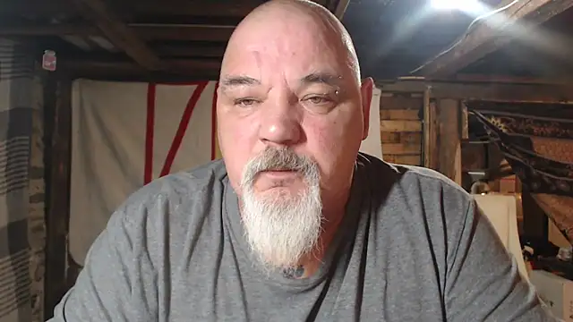 Newfiesausage1972 online show from February 2026 10:49:02 AM