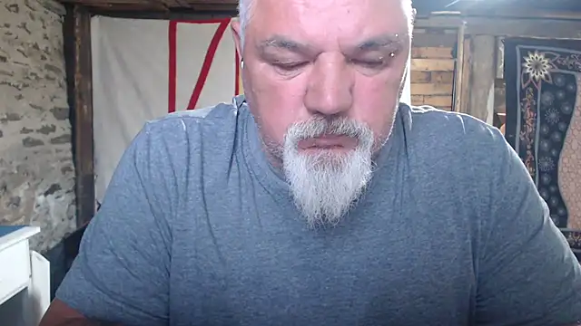 Newfiesausage1972 online show from June 2026 09:17:02 PM