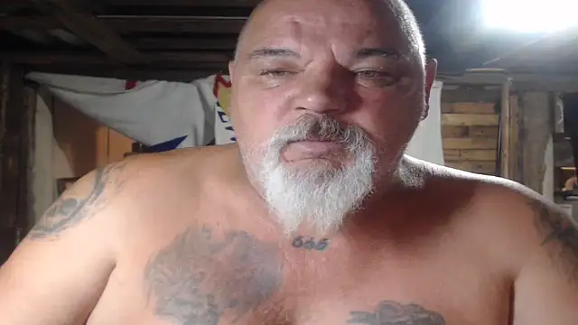 Newfiesausage1972 online show from July 2026 07:34:01 AM