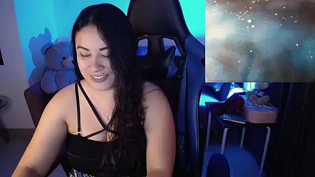 Snapshot of LauraHawkes chatting on March 2025 01:22:01 AM LauraHawkes online show from March 2025 01:22:01 AM