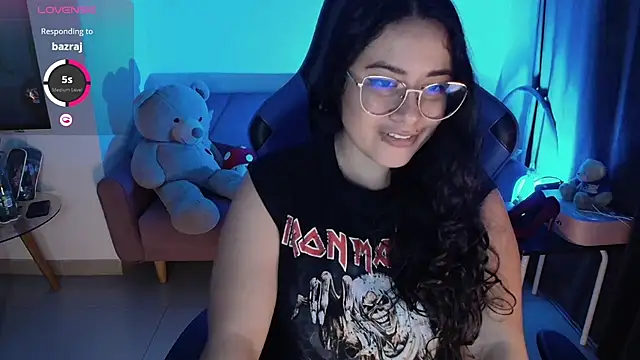 Snapshot of LauraHawkes chatting on March 2025 04:34:02 AM LauraHawkes online show from March 2025 04:34:02 AM