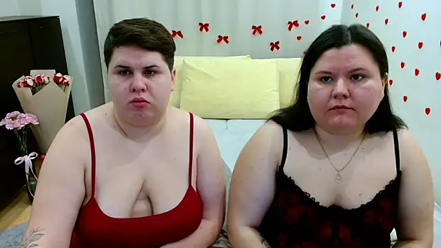 Snapshot of BeckyAndHellen chatting on October 2025 06:09:01 PM BeckyAndHellen online show from October 2025 06:09:01 PM