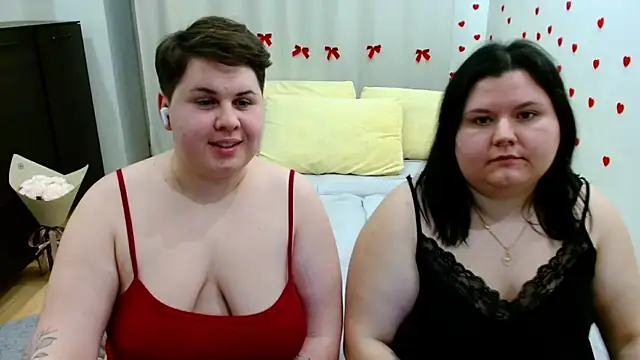 Snapshot of BeckyAndHellen chatting on December 2025 10:38:02 PM BeckyAndHellen online show from December 2025 10:38:02 PM