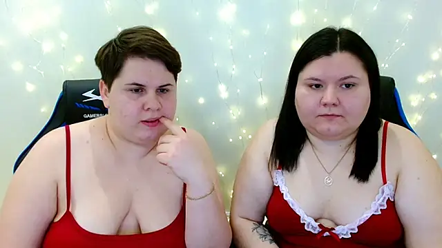 Snapshot of BeckyAndHellen chatting on December 2025 07:53:01 PM BeckyAndHellen online show from December 2025 07:53:01 PM