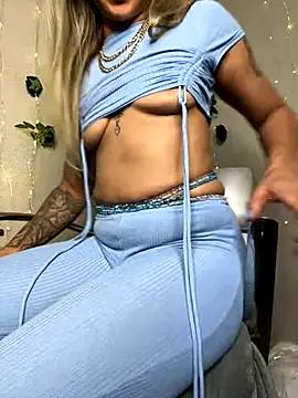 Snapshot of Shuggabutt chatting on November 2025 09:13:01 PM Shuggabutt online show from November 2025 09:13:01 PM