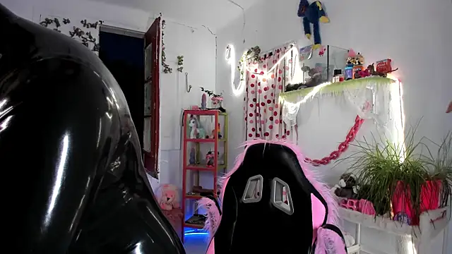 lady sontse  online show from April 2026 06:49:02 PM