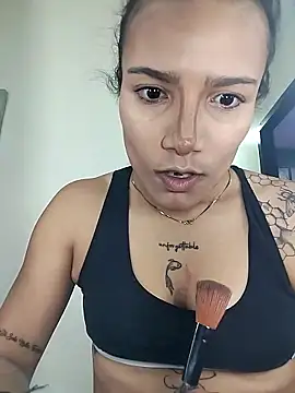 Snapshot of Yaumiko chatting on October 2025 11:09:02 AM Yaumiko online show from October 2025 11:09:02 AM