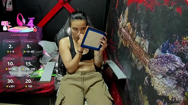 Snapshot of Yaumiko chatting on November 2025 11:44:02 AM Yaumiko online show from November 2025 11:44:02 AM