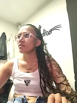 Snapshot of Yaumiko chatting on November 2025 11:59:02 PM Yaumiko online show from November 2025 11:59:02 PM