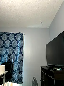 Luisrtrrr online show from October 2025 01:11:02 PM