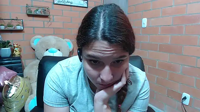 Snapshot of alexia_87 chatting on November 2025 10:20:02 PM alexia 87 online show from November 2025 10:20:02 PM