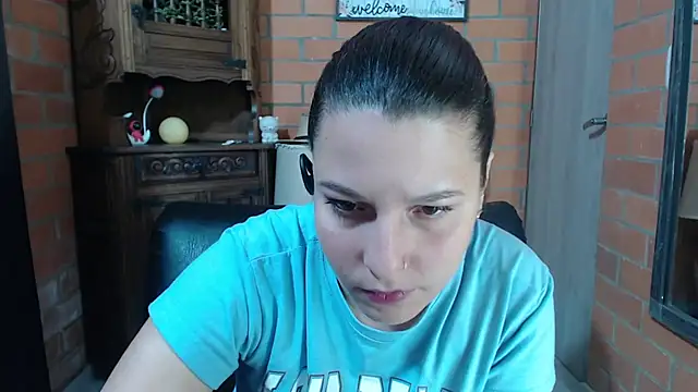 Snapshot of alexia_87 chatting on November 2025 01:40:01 AM alexia 87 online show from November 2025 01:40:01 AM