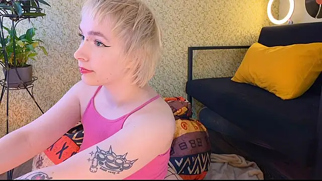 EmmyAmbros online show from March 2025 06:54:02 AM