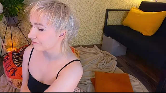 EmmyAmbros online show from November 2025 07:41:02 PM