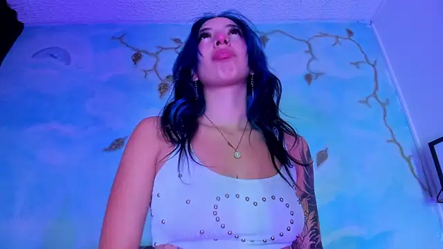 SaturnooStonee online show from April 2026 01:39:01 AM