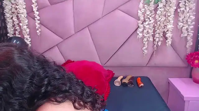 Sofia Hernandez  online show from April 2026 01:45:02 PM