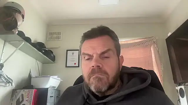 Snapshot of toptugger chatting on January 2025 01:53:01 PM toptugger online show from January 2025 01:53:01 PM