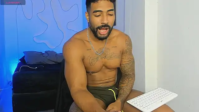 Snapshot of Xander_Str0ng chatting on November 2025 12:28:02 PM Xander Str0ng online show from November 2025 12:28:02 PM