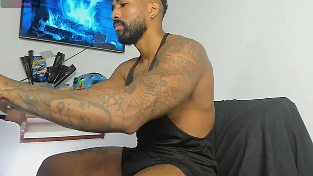 Snapshot of Xander_Str0ng chatting on November 2025 01:55:01 PM Xander Str0ng online show from November 2025 01:55:01 PM