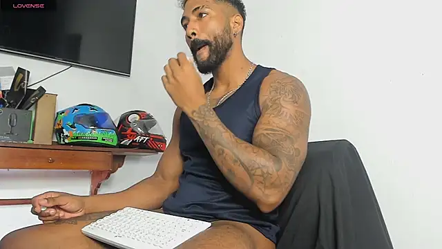 Snapshot of Xander_Str0ng chatting on December 2025 12:36:02 PM Xander Str0ng online show from December 2025 12:36:02 PM