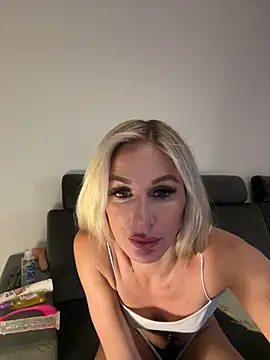 Liana Lou online show from December 2024 03:36:01 PM