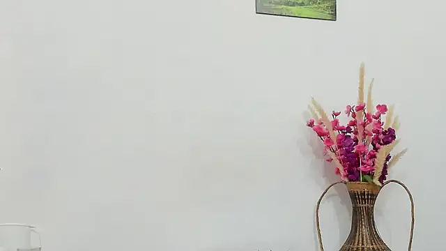 Latin Mature975 online show from October 2025 08:01:01 AM