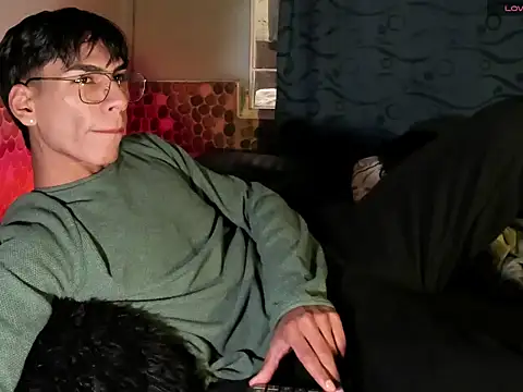 Snapshot of Teo_skinny chatting on December 2024 06:49:02 PM Teo skinny online show from December 2024 06:49:02 PM