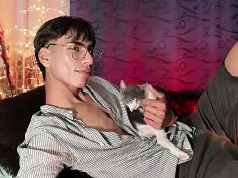 Snapshot of Teo_skinny chatting on December 2024 12:50:01 AM Teo skinny online show from December 2024 12:50:01 AM