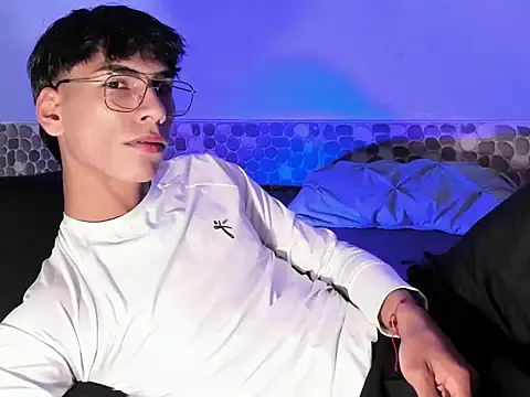 Snapshot of Teo_skinny chatting on January 2025 08:16:01 PM Teo skinny online show from January 2025 08:16:01 PM