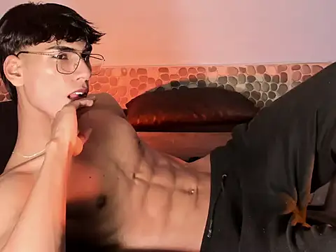 Snapshot of Teo_skinny chatting on January 2025 09:30:01 PM Teo skinny online show from January 2025 09:30:01 PM