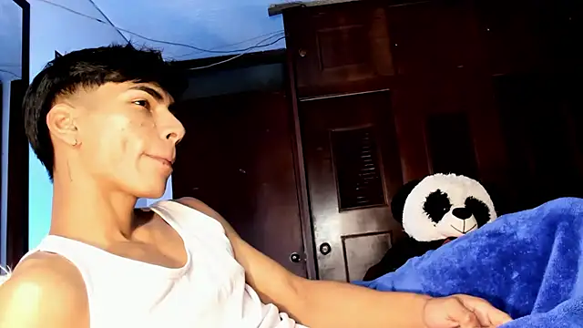 Snapshot of Teo_skinny chatting on May 2026 03:06:01 PM Teo skinny online show from May 2026 03:06:01 PM