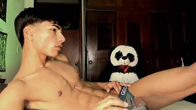 Snapshot of Teo_skinny chatting on May 2026 04:14:01 PM Teo skinny online show from May 2026 04:14:01 PM
