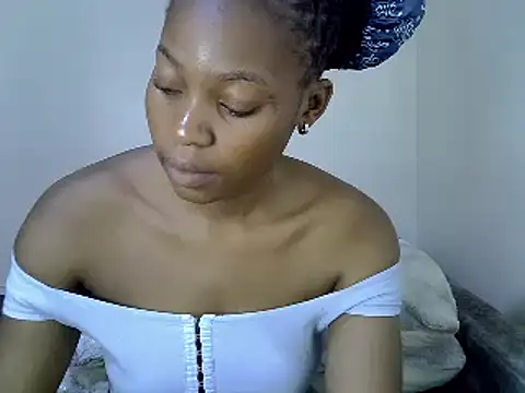 Snapshot of _Becky002 chatting on February 2025 08:10:01 AM Becky002 online show from February 2025 08:10:01 AM