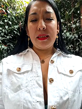 Bella keny online show from November 2025 05:24:02 PM