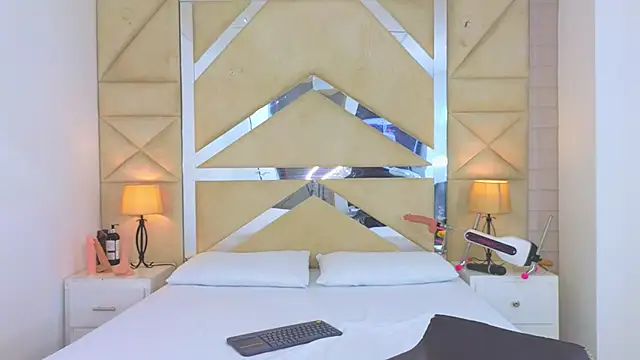 Tiphani walker  online show from December 2025 11:32:01 PM