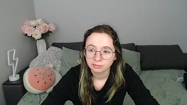 Mini Diva online show from September 2025 08:04:02 AM