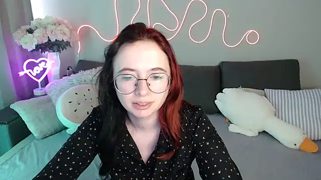 Mini Diva online show from June 2026 08:28:01 AM