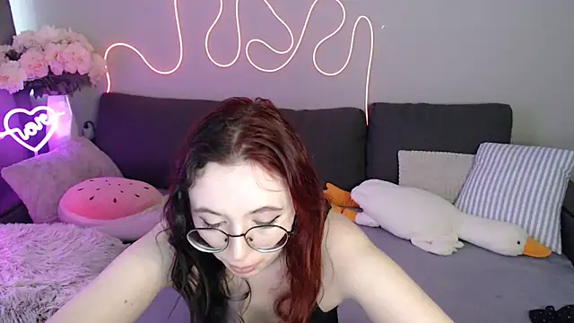 Mini Diva online show from June 2026 12:33:01 PM
