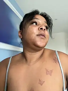 Snapshot of yourfavlightskinn chatting on October 2025 02:13:01 PM yourfavlightskinn online show from October 2025 02:13:01 PM