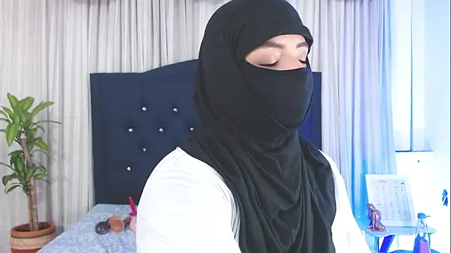 Snapshot of Uzra_hayed chatting on February 2025 10:34:02 PM Uzra hayed online show from February 2025 10:34:02 PM