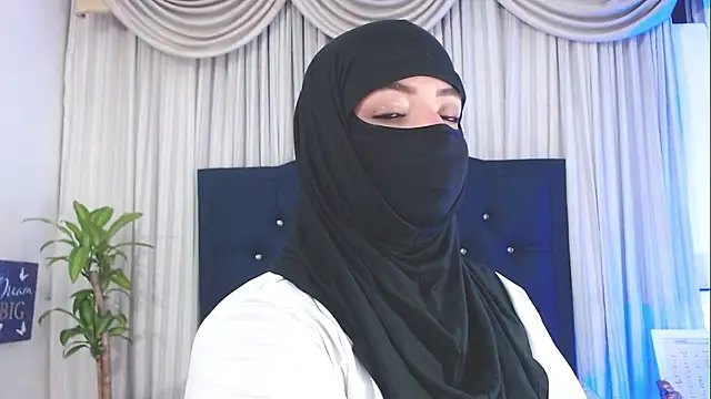 Snapshot of Uzra_hayed chatting on February 2025 01:47:02 AM Uzra hayed online show from February 2025 01:47:02 AM