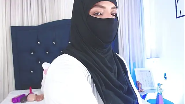 Snapshot of Uzra_hayed chatting on February 2025 07:38:01 PM Uzra hayed online show from February 2025 07:38:01 PM