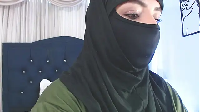 Snapshot of Uzra_hayed chatting on February 2025 07:41:02 PM Uzra hayed online show from February 2025 07:41:02 PM