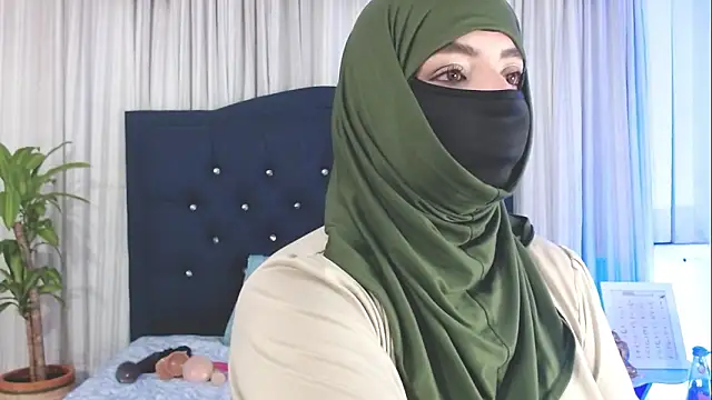 Snapshot of Uzra_hayed chatting on March 2025 10:52:02 PM Uzra hayed online show from March 2025 10:52:02 PM