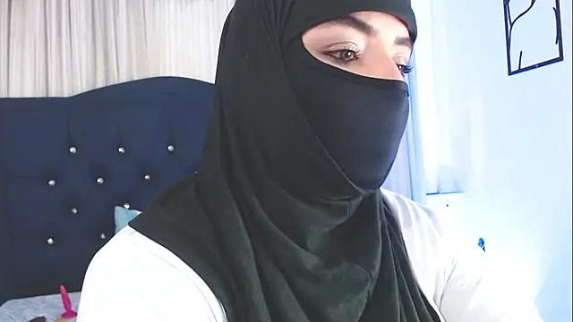 Snapshot of Uzra_hayed chatting on March 2025 07:22:01 PM Uzra hayed online show from March 2025 07:22:01 PM