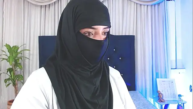 Snapshot of Uzra_hayed chatting on March 2025 07:38:01 PM Uzra hayed online show from March 2025 07:38:01 PM