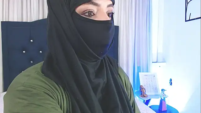 Snapshot of Uzra_hayed chatting on March 2025 07:54:01 PM Uzra hayed online show from March 2025 07:54:01 PM